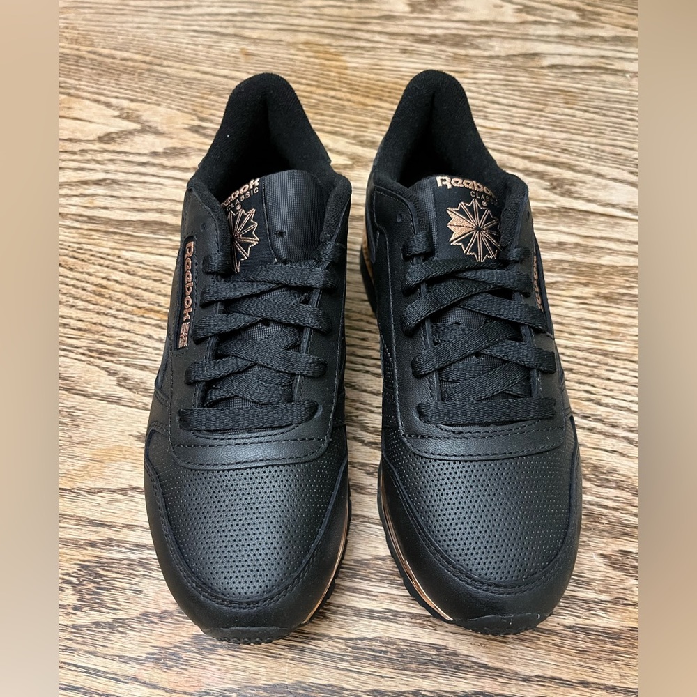 Women’s Reebok Classic black and rose gold size 6.5 never worn